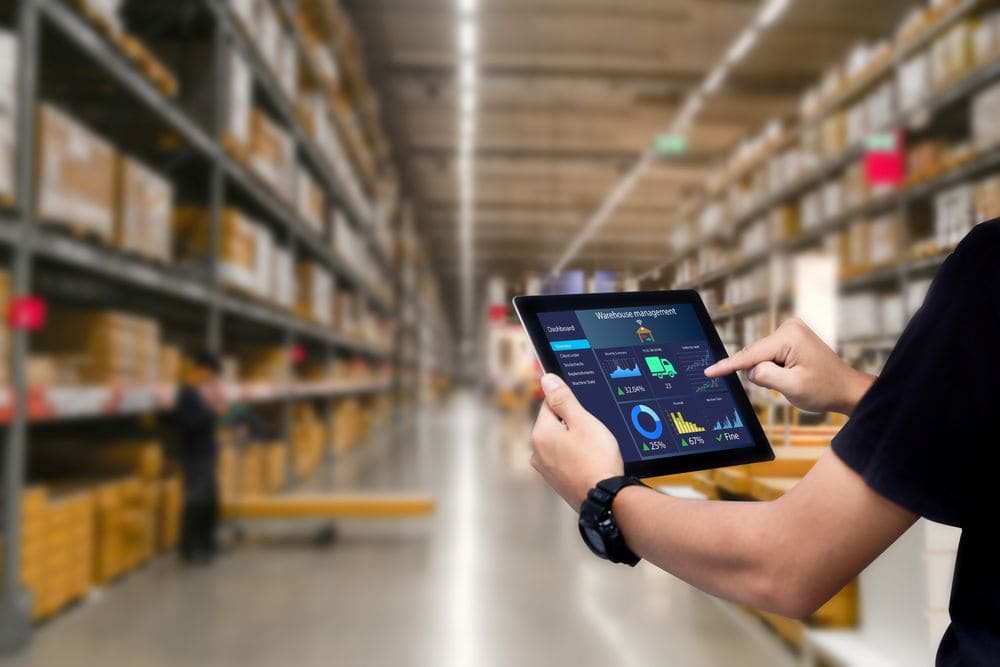 Smart Warehouse คือคลังสินค้าอัจฉริยะที่นำระบบอัตโนมัติมาใช้ในกระบวนการทำงาน